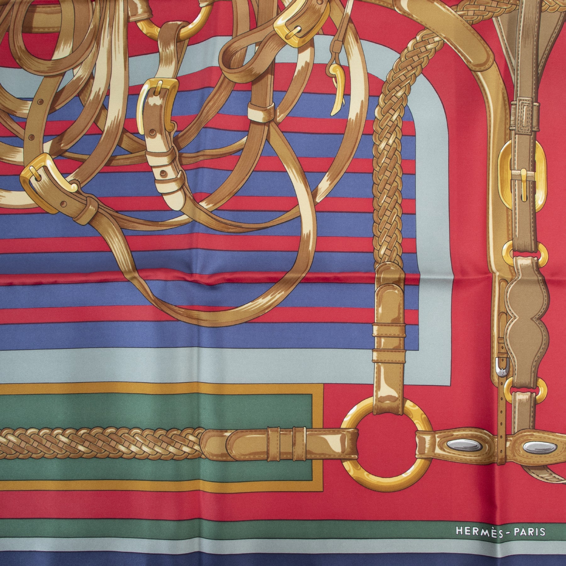 Hermès Coaching Silk Scarf. Authentieke tweedehands Hermès sjaals bij LabelLOV Antwerpen. Authentique seconde-main luxury en ligne webshop LabelLOV. Authentic preloved Hermès scarfs at LabelLOV Antwerp.