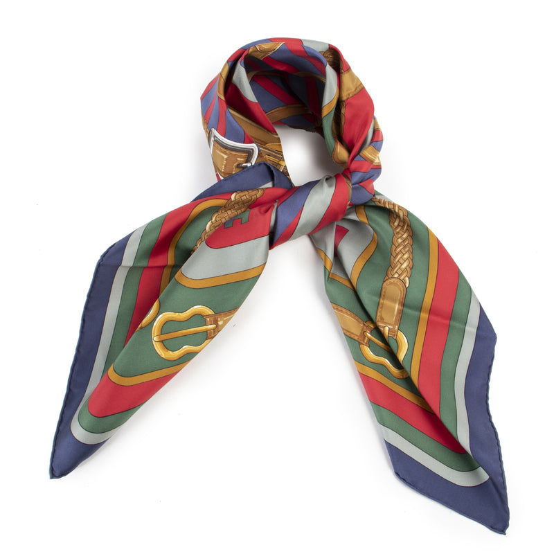 Hermès Coaching Silk Scarf. Authentieke tweedehands Hermès sjaals bij LabelLOV Antwerpen. Authentique seconde-main luxury en ligne webshop LabelLOV. Authentic preloved Hermès scarfs at LabelLOV Antwerp.
