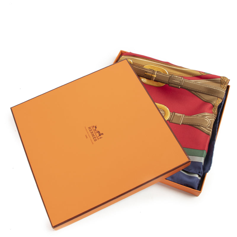 Hermès Coaching Silk Scarf. Authentieke tweedehands Hermès sjaals bij LabelLOV Antwerpen. Authentique seconde-main luxury en ligne webshop LabelLOV. Authentic preloved Hermès scarfs at LabelLOV Antwerp.