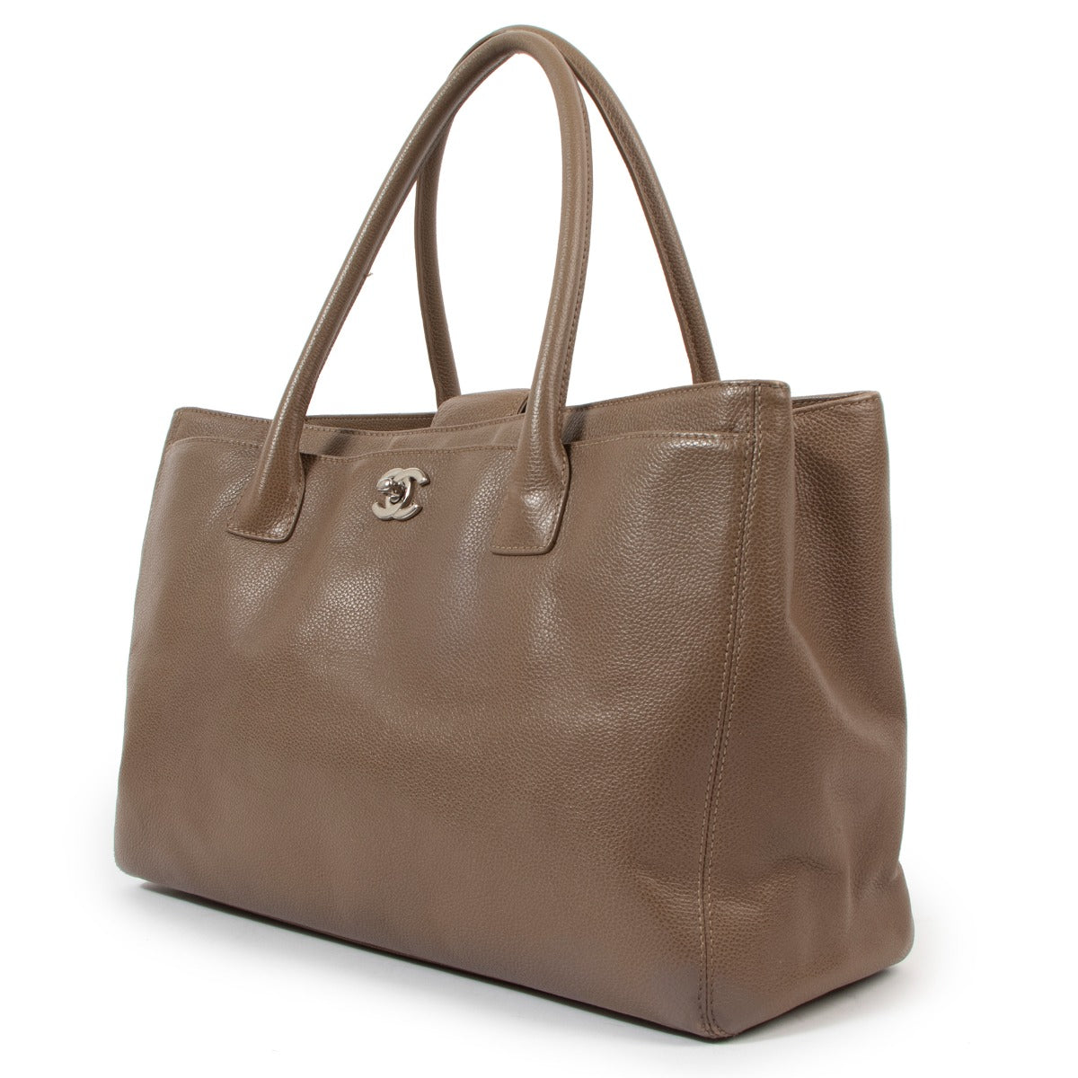 Buy a second-hand authenthic Chanel Leather Taupe Executive Cerf Tote Bag in good condition at Labellov Antwerp.