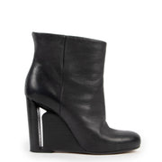 Maison Martin Margiela Black Leather Wedge Boots for the best price at Labellov secondhand luxury in Antwerp