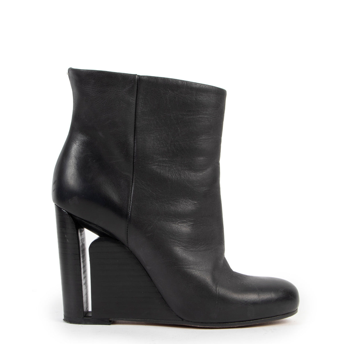 Maison Martin Margiela Black Leather Wedge Boots for the best price at Labellov secondhand luxury in Antwerp
