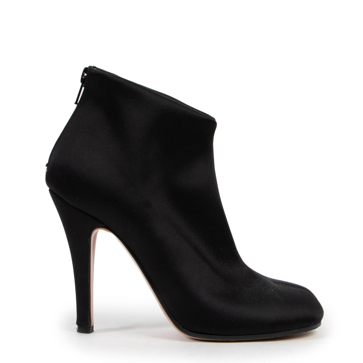 Maison Martin Margiela Black Satin Tabi Boots - size 36.5 for the best price at Labellov secondhand luxury in Antwerp
