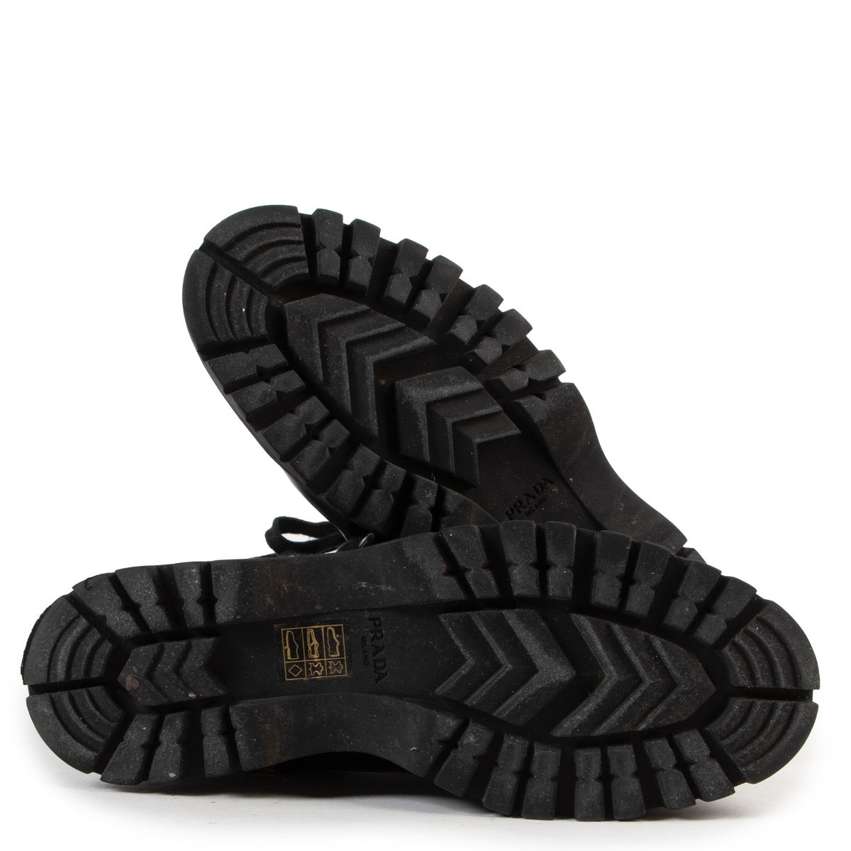 Achetez en ligne second main ces chausures Prada noir in taille 37,5.