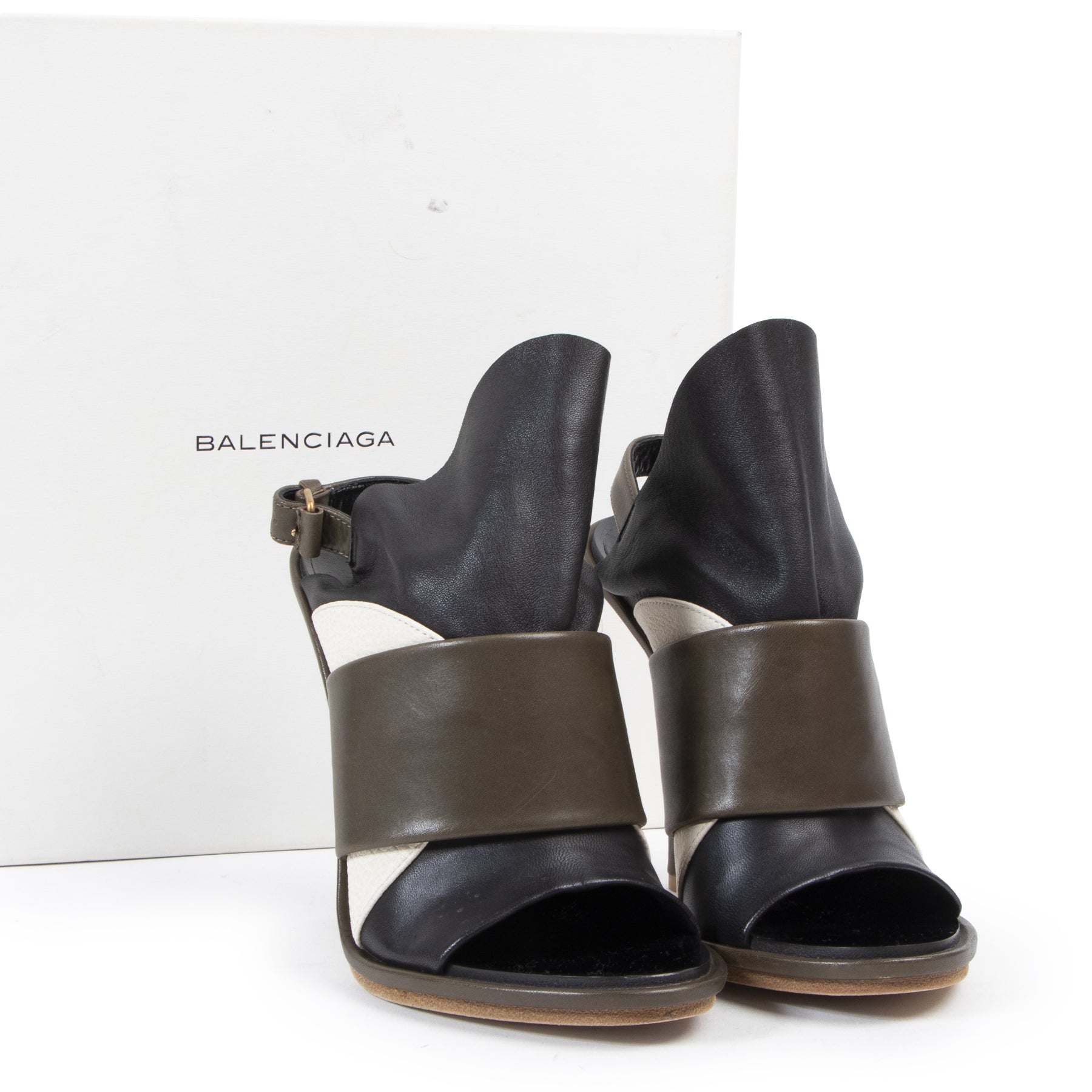 Buy preloved Balenciaga shoes heels at LabelLOV Antwerp.