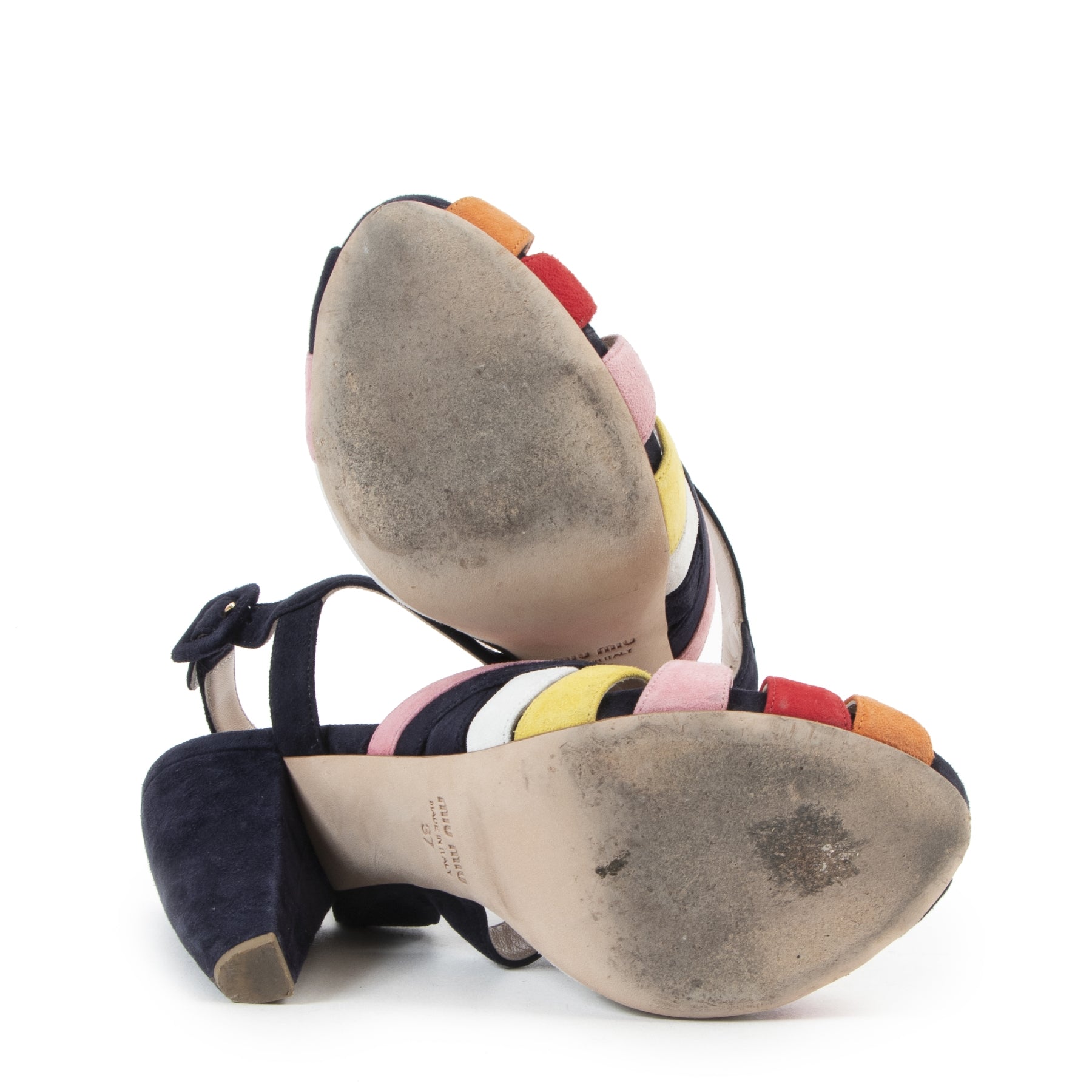 Koop authentieke tweedehands Miu Miu schoenen met juiste prijs bij LabelLOV. Acheter d'authentiques chaussures Miu Miu d'occasion à bon prix chez LabelLOV. Buy authentic second hand Miu Miu heels with right price at LabelLOV.
