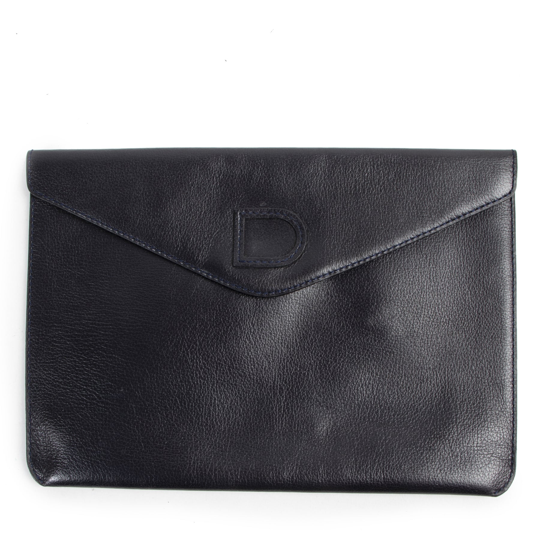 Delvaux Navy/Dark Blue Enveloppe Clutch. Authentieke tweedehands Delvaux tassen bij LabelLOV Antwerpen. Authentique seconde-main luxury en ligne webshop LabelLOV. Authentic preloved Delvaux bags at LabelLOV Antwerp.