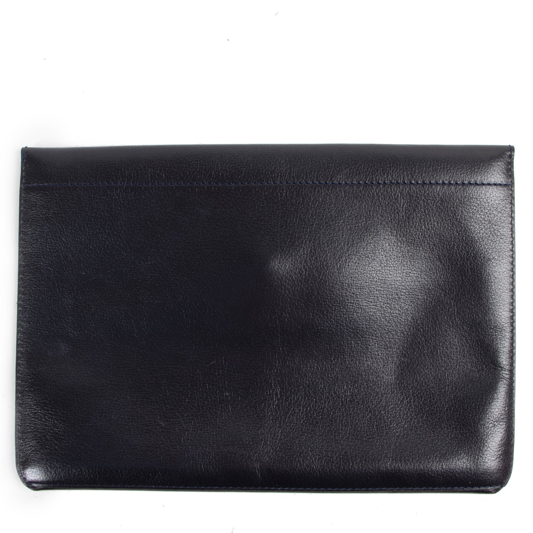 Delvaux Navy/Dark Blue Enveloppe Clutch. Authentieke tweedehands Delvaux tassen bij LabelLOV Antwerpen. Authentique seconde-main luxury en ligne webshop LabelLOV. Authentic preloved Delvaux bags at LabelLOV Antwerp.