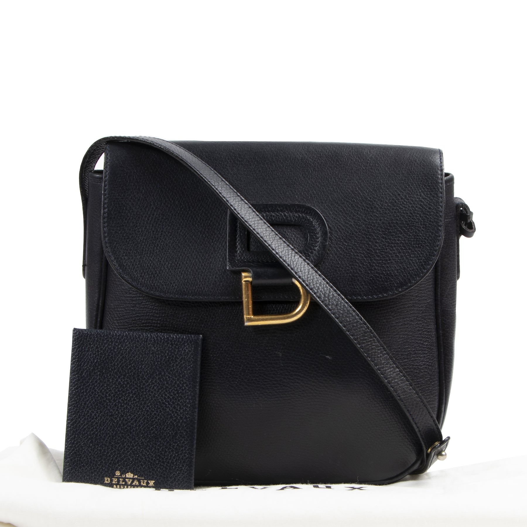 Delvaux Dark Blue Cross-body vintage Bag. Authentieke tweedehands Delvaux handtassen bij LabelLOV Antwerpen. Authentique seconde-main luxury en ligne webshop LabelLOV. Authentic preloved Delvaux handbags at LabelLOV Antwerp.