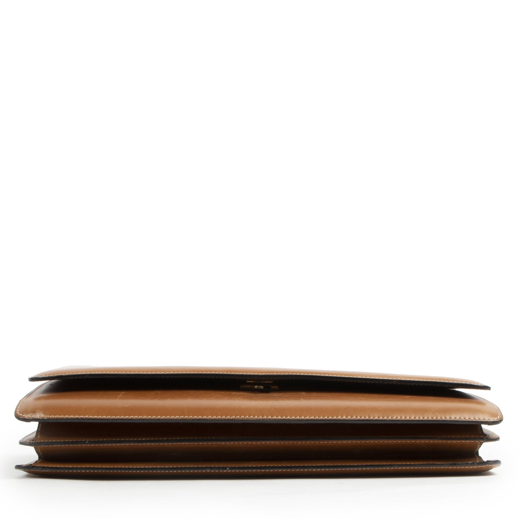 Delvaux Camel Top Handle Bag. Authentieke tweedehands Delvaux handtassen bij LabelLOV Antwerpen. Authentique seconde-main luxury en ligne webshop LabelLOV. Authentic preloved Delvaux handbags at LabelLOV Antwerp.