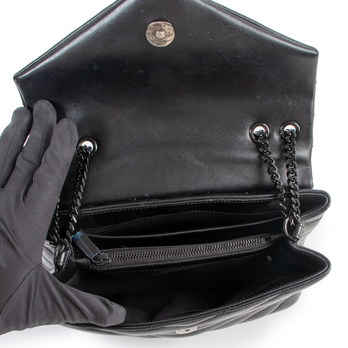 Authentic second hand Saint Laurent Black Loulou Small Chain Bag at Labellov