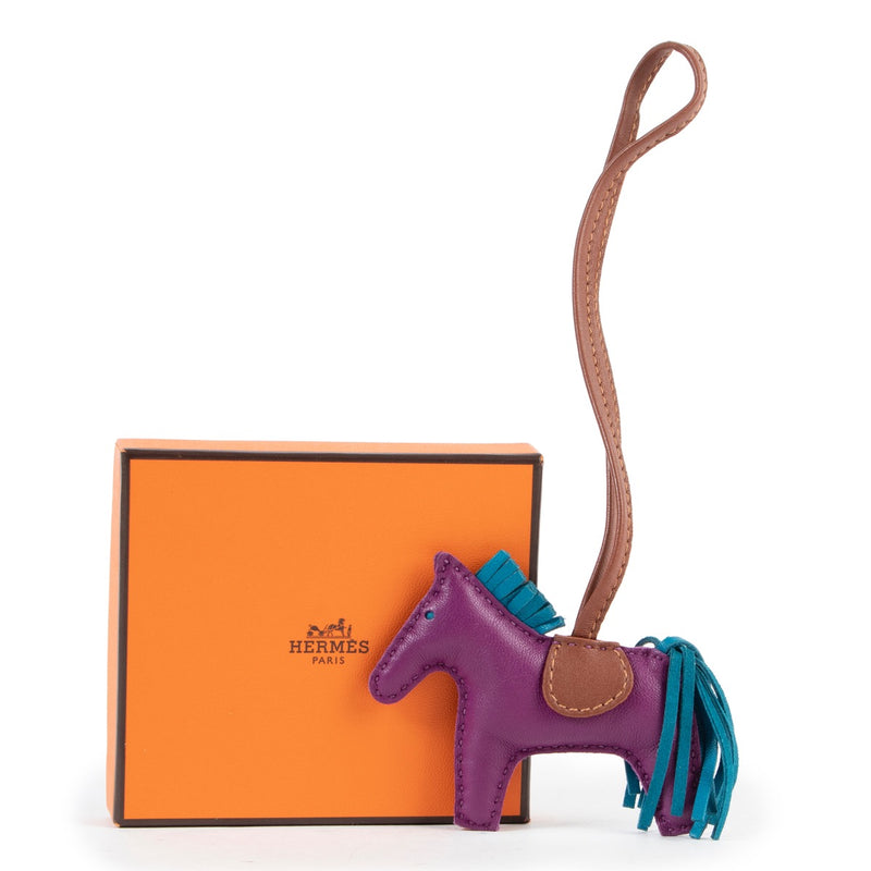 Veilig online kopen van authentieke Hermès paars Anemone Mini Rodeo Bag Charm