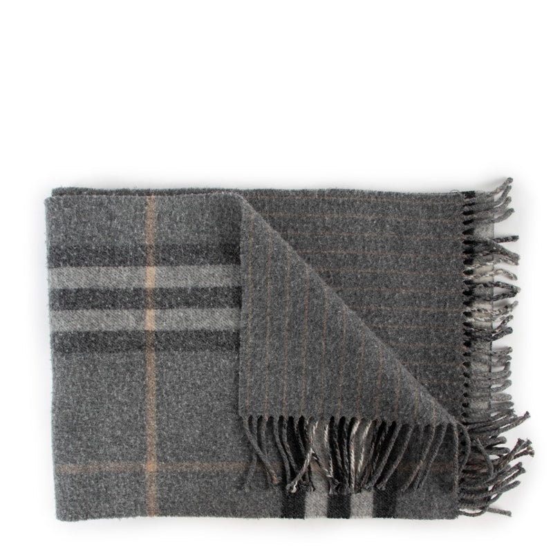 Buy Second hand Vintage Burberry Wool Cashmere Scarf grey at Labellov
