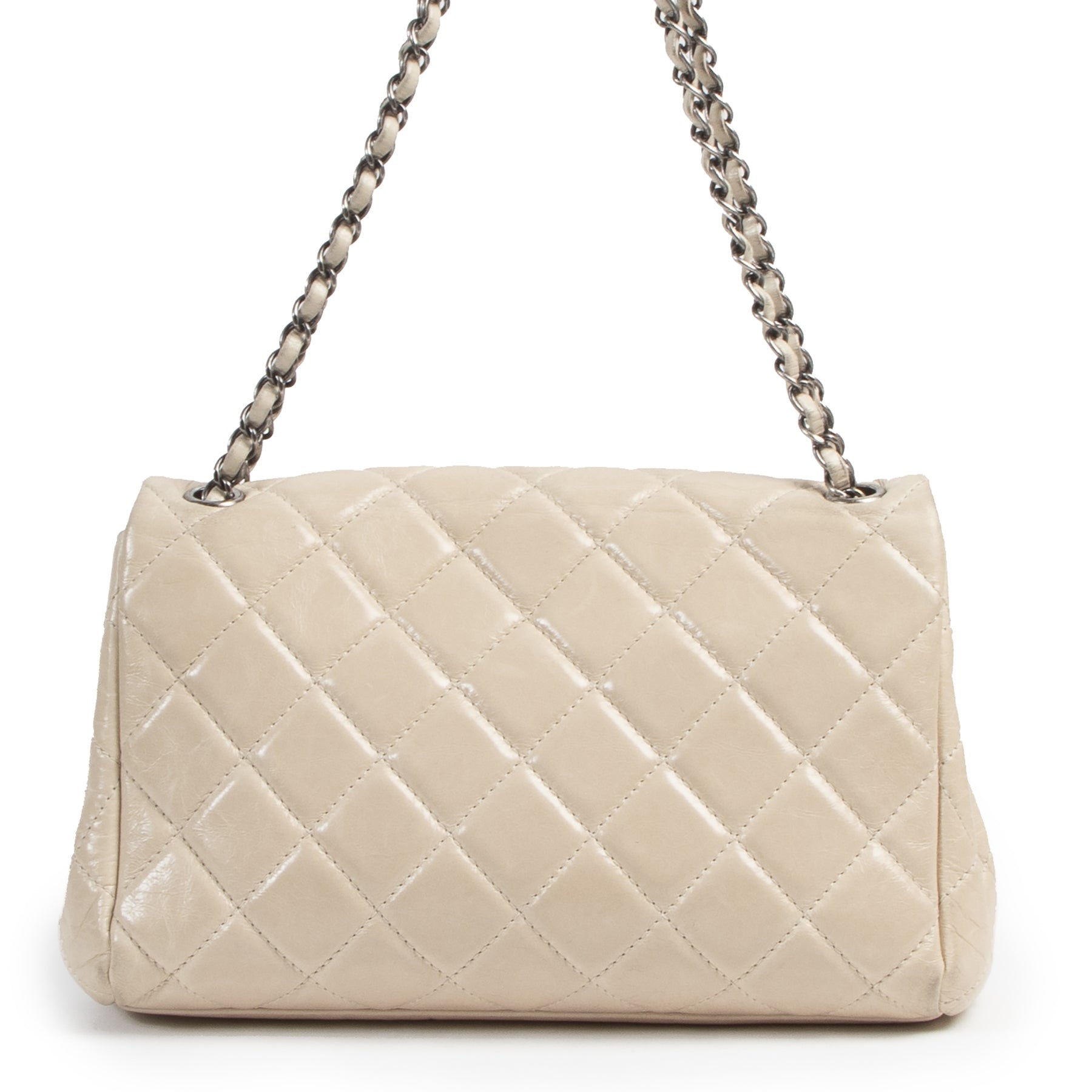 Chanel Cream Distressed Leather Flap Bag te koop aan de beste prijs bij Labellov