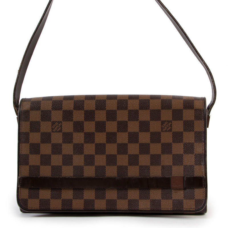 Buy this 100% authentic bag safely here!