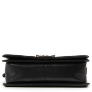 Online kopen van een zwarte Chanel Python medium boy handtas bij Labellov.com.