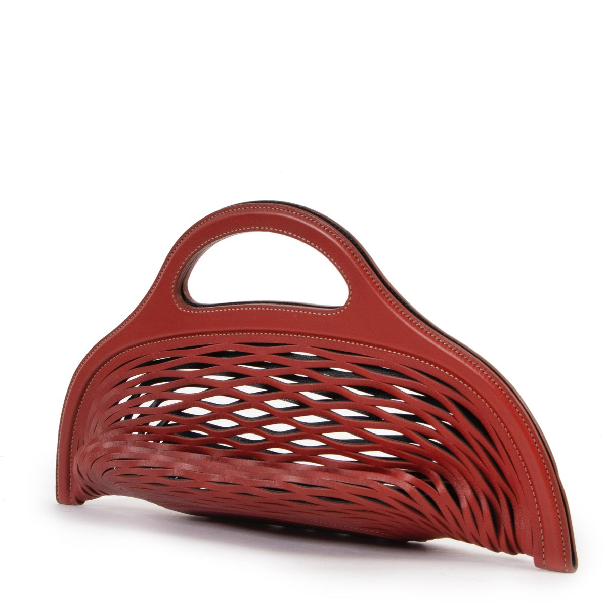 Shop safe online 100% authentic second hand Delvaux Red Limited Edition Kaisin Basket Bag in very good, excellent condition at the right price at Labellov in Antwerp.