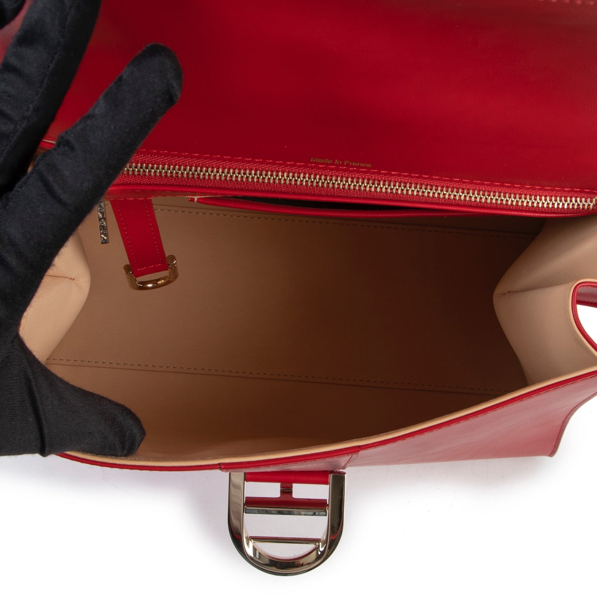 Shop safe online 100% authentic second hand Delvaux Lipstick Red Boxcalf MM Brillant in as new, excellent condition at the right price. at Labellov in Antwerp.