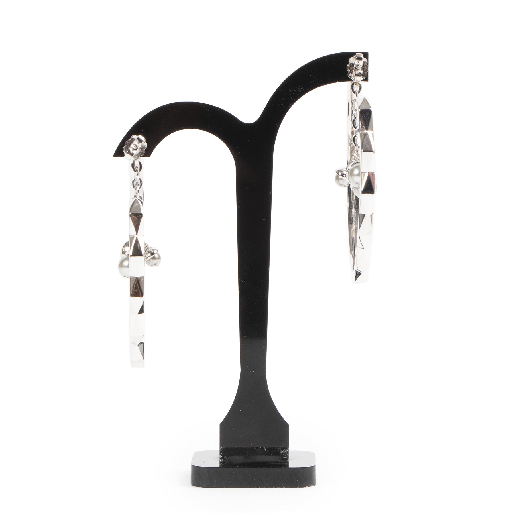 Christian Dior Silver Hoop Earrings te koop aan de beste prijs bij Labellov