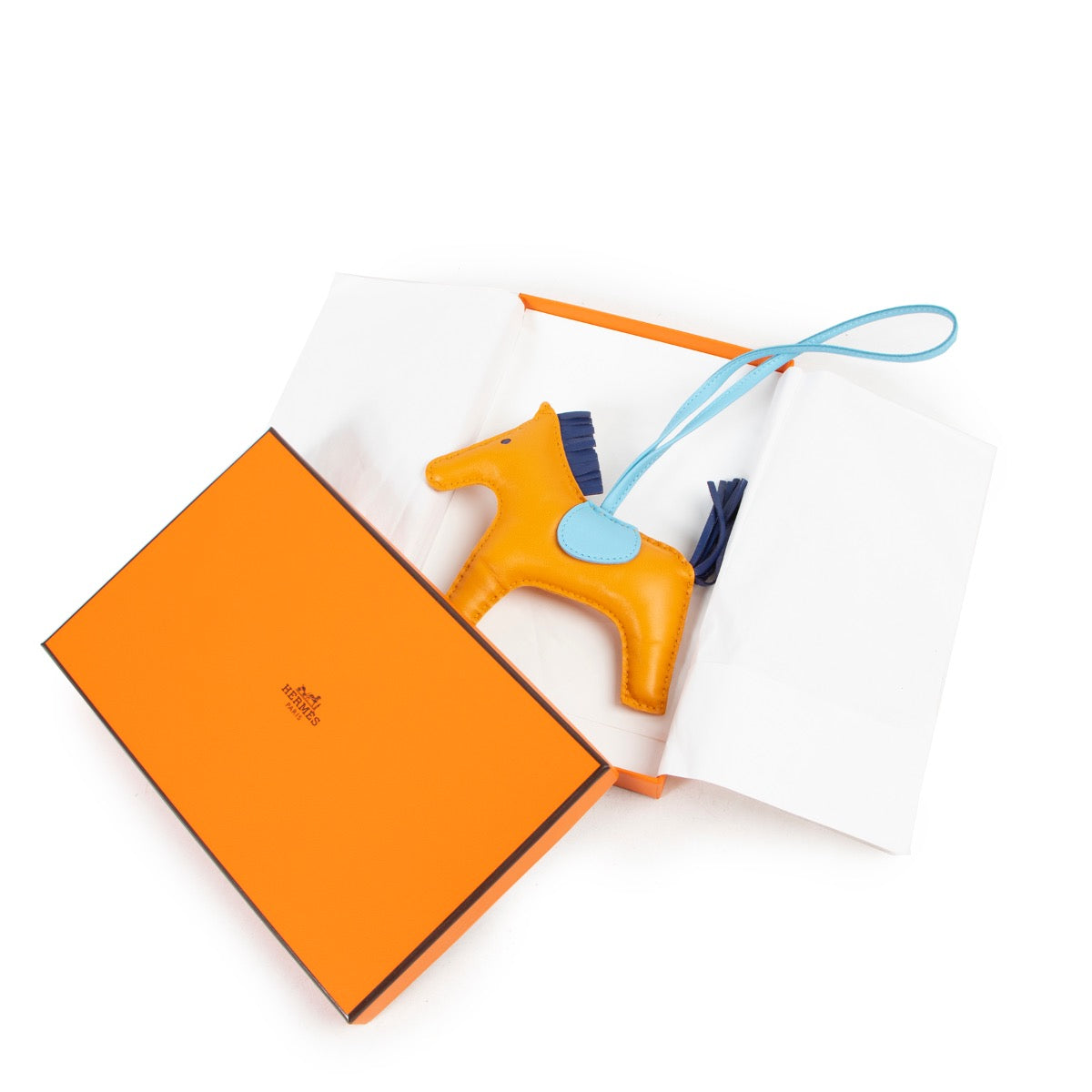 Buy authentic secondhand Hermès Accessories at Labellov vintage fashion webshop for the lowest price. Koop authentieke Hermès accessoires tassen bij Labellov vintage mode webshop aan de laagste prijs.