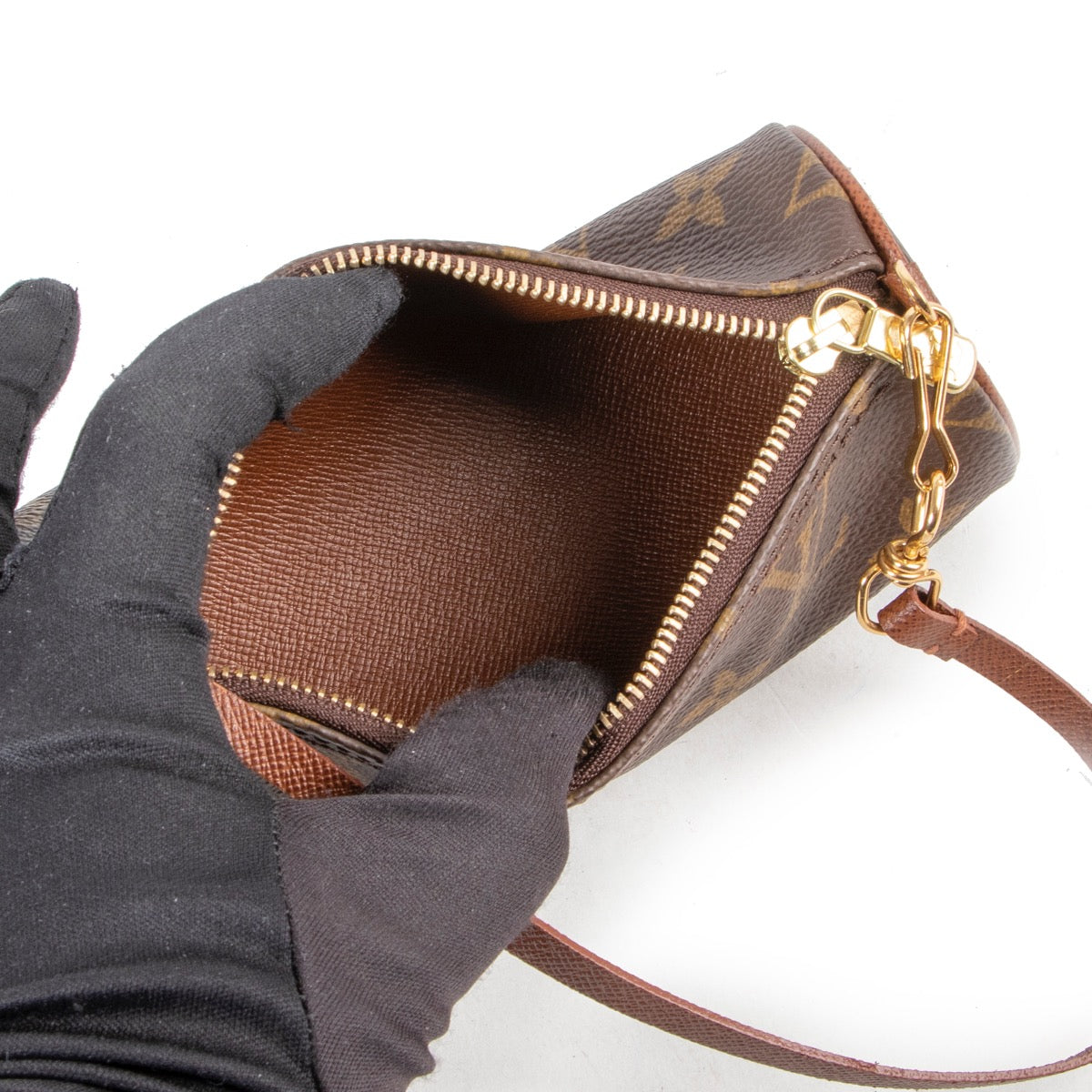 Buy online Louis Vuitton Monogram Clutch in a safe way. Shop Louis Vuitton Monogram Clutch online safely. Buy vintage Louis Vuitton Monogram Clutch in a safe way online.
