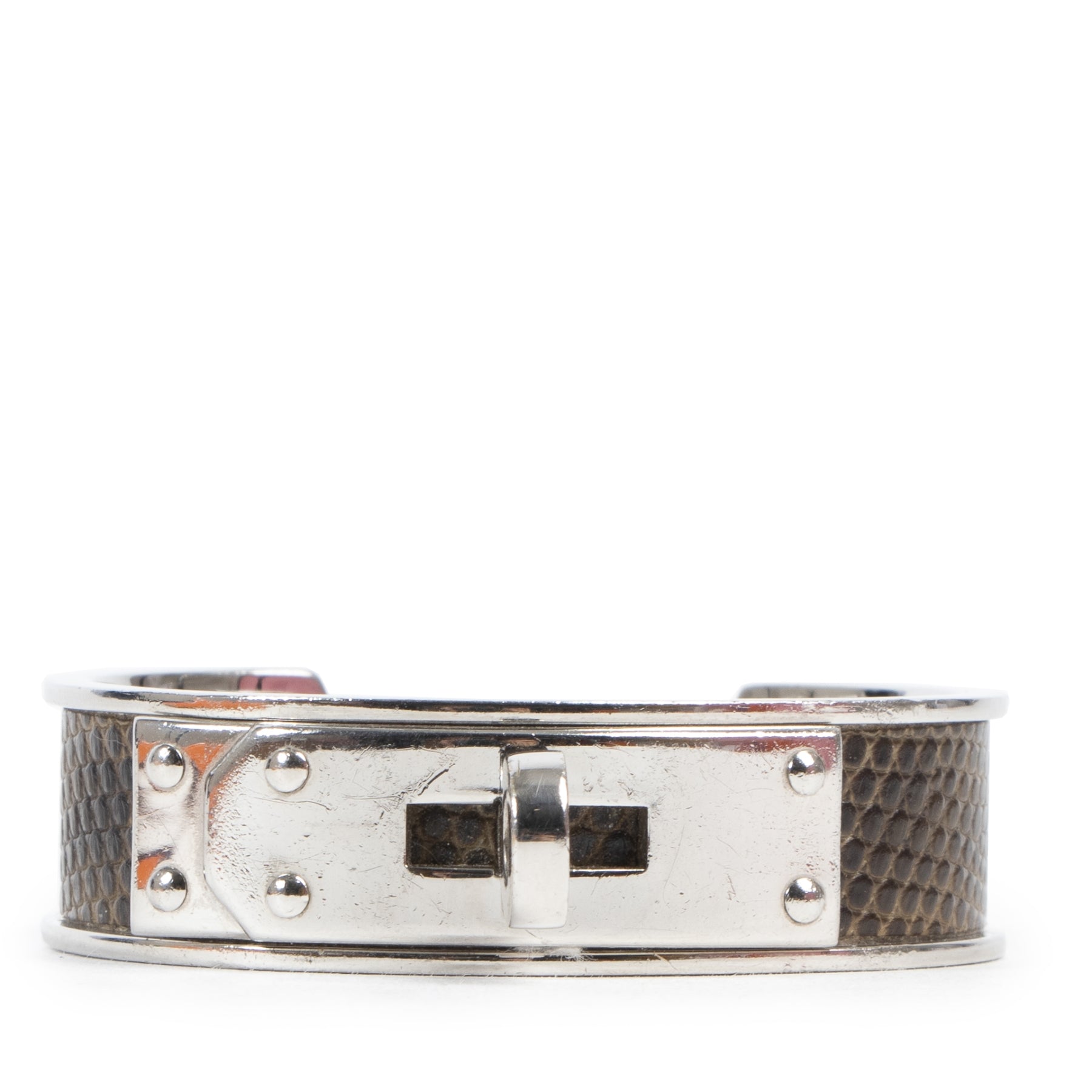 Hermès Grey Leather Cuff Bracelet. Authentieke tweedehands Hermès armbanden bij LabelLOV Antwerpen. Authentique seconde-main Hermès luxury en ligne webshop LabelLOV. Authentic preloved Hermès cuff bracelets at LabelLOV Antwerp.