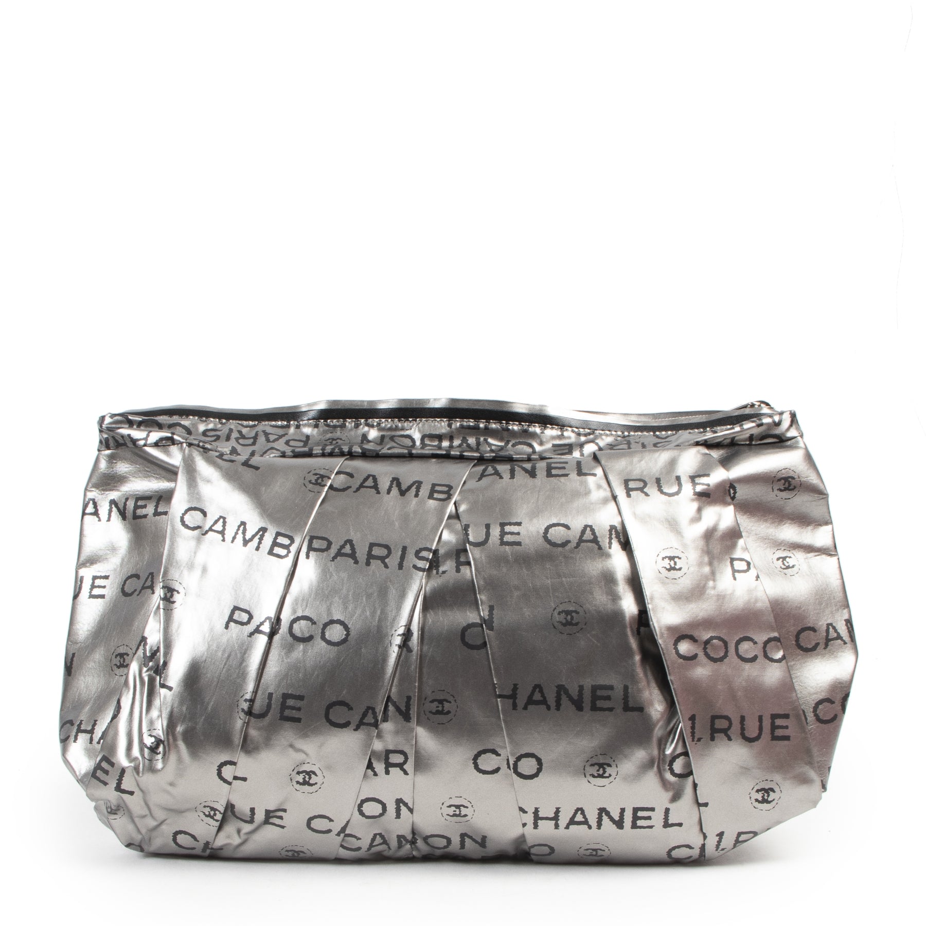 Sac Chanel couleur métallique avec détails noirs chez LabelLOV