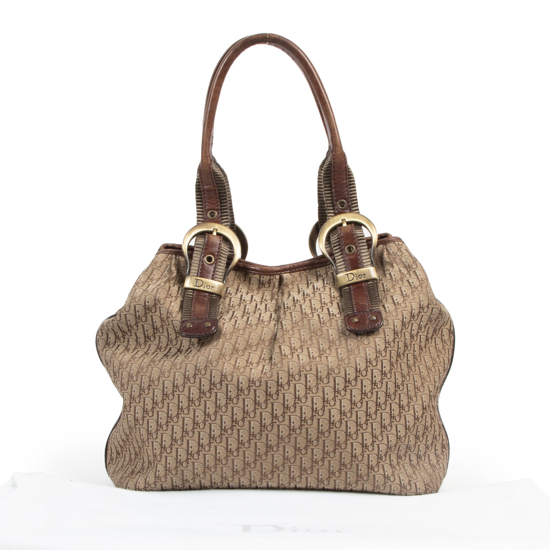 Dior Brown Oblique Shoulder Bag. Authentieke tweedehands vintage Dior handtassen bij LabelLOV Antwerpen. Authentique seconde-main luxury vintage en ligne webshop LabelLOV. Authentic preloved Dior vintage handbags at LabelLOV Antwerp.