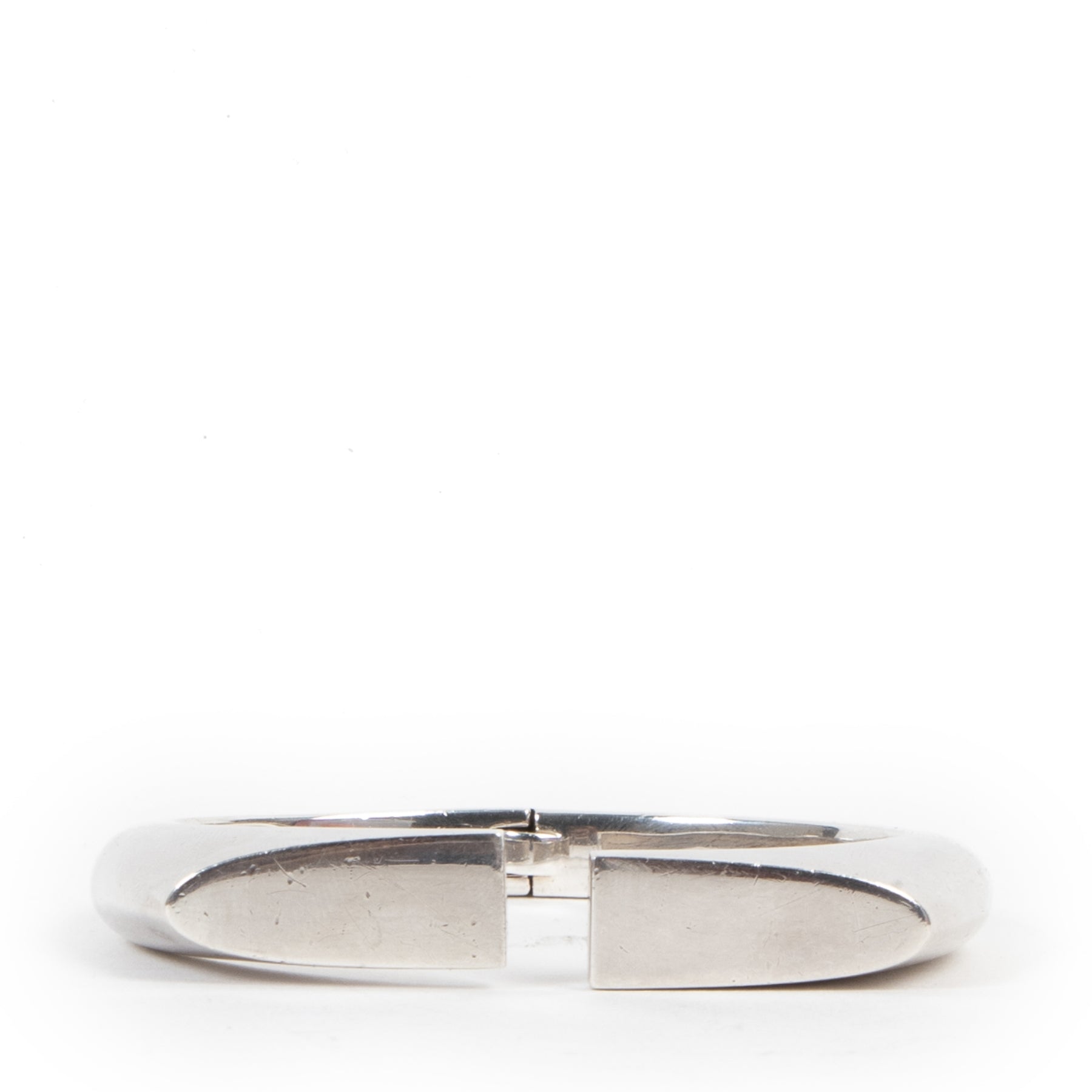 Koop tweedehands luxe armbanden van het merk Hermès op de vintage online webshop LabelLOV