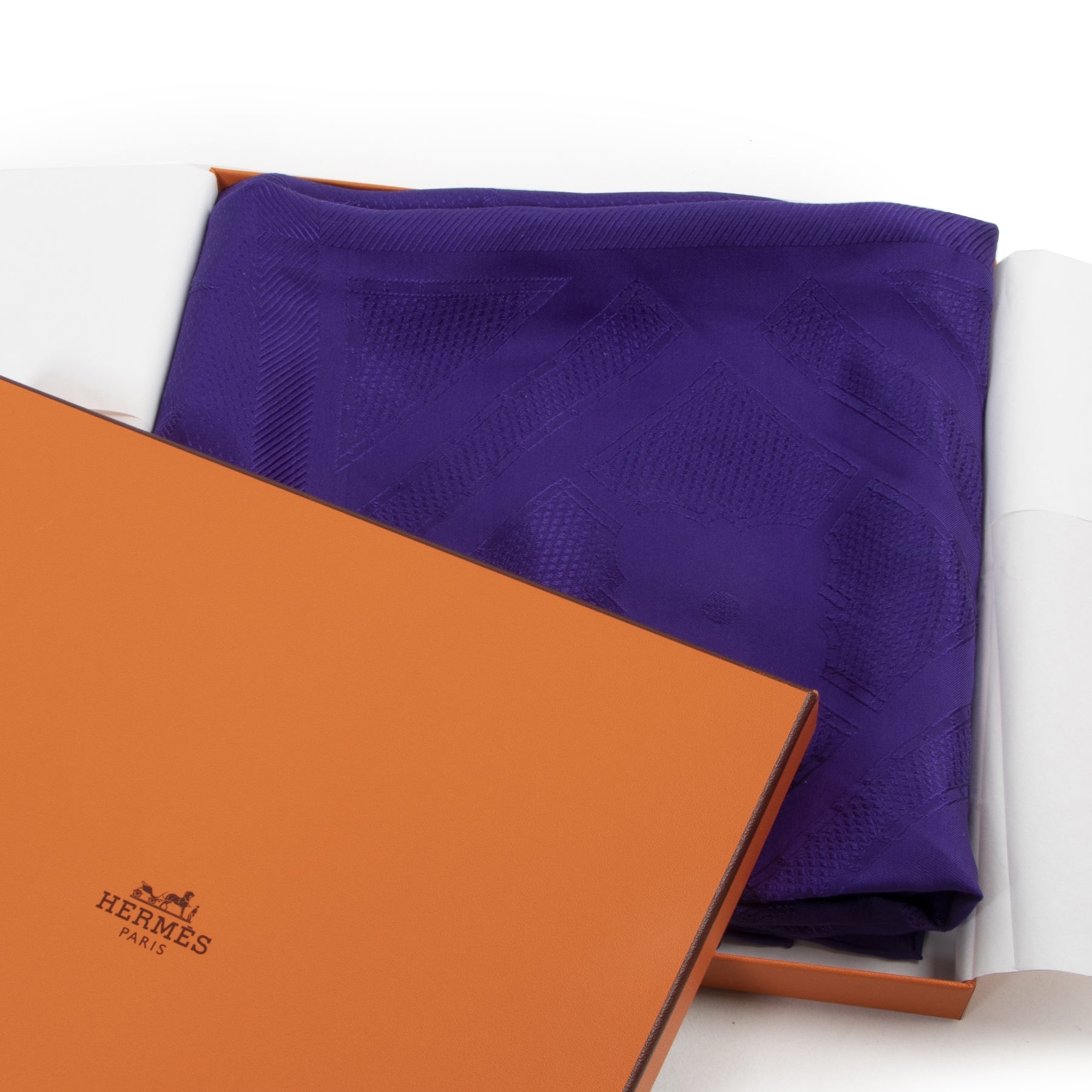 Buy online safe and secure second-hand luxury scarves Hermès at LabelLOV Antwerp webshop