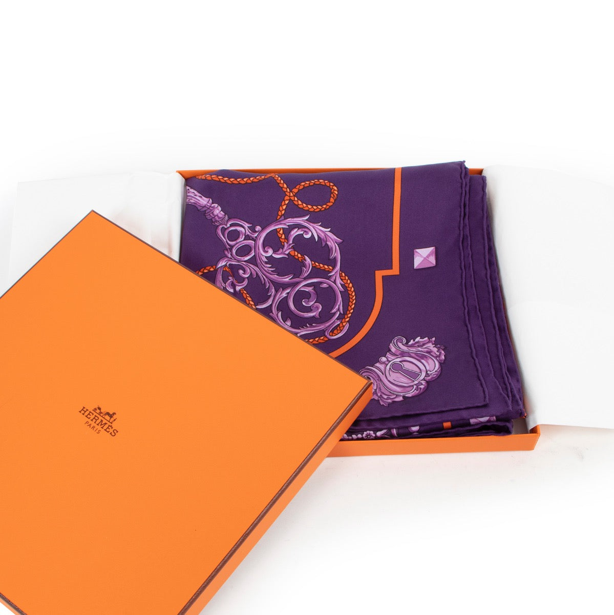 Shop safe online 100% authentic second hand Hermès Purple Scarf in very good condition at Labellov in Antwerp.