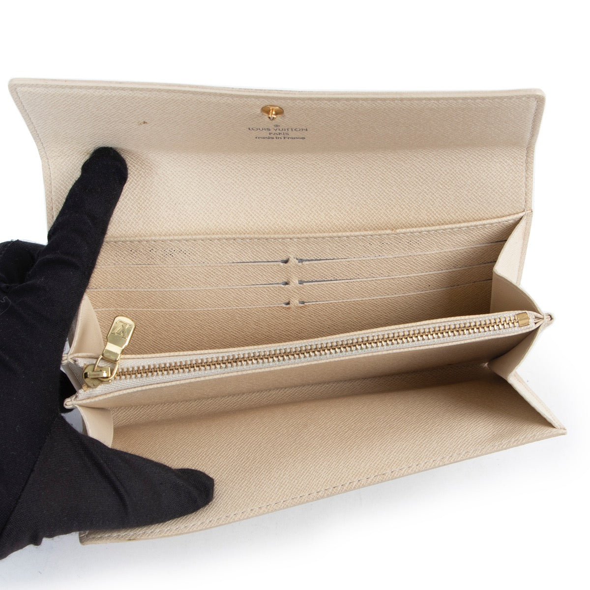 Shop safe online 100% authentic second hand Louis Vuitton Damier Azur Wallet at the right price at Labellov in Antwerp.