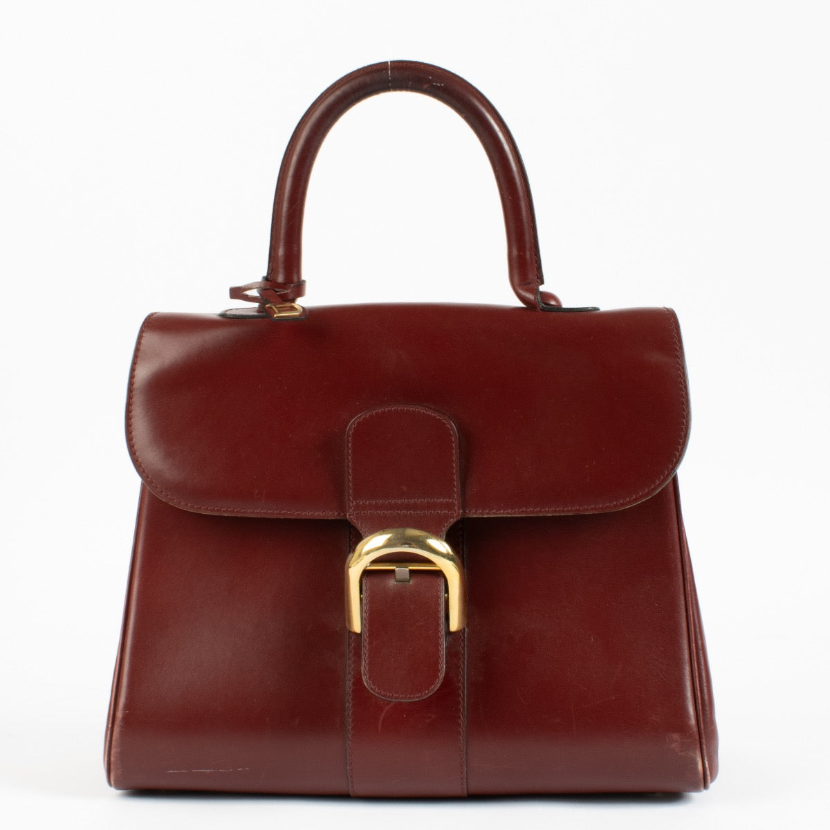 Shop safe online at Labellov in Antwerp, Brussels and Knokke this 100% authentic second hand Delvaux Burgundy MM Brillant