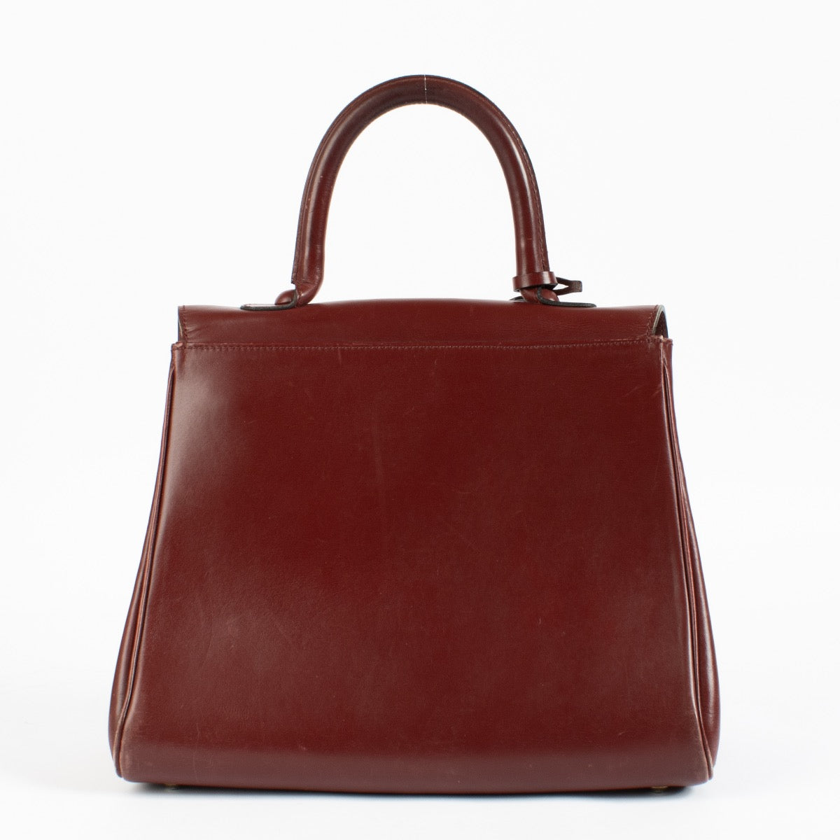 Shop safe online at Labellov in Antwerp, Brussels and Knokke this 100% authentic second hand Delvaux Burgundy MM Brillant