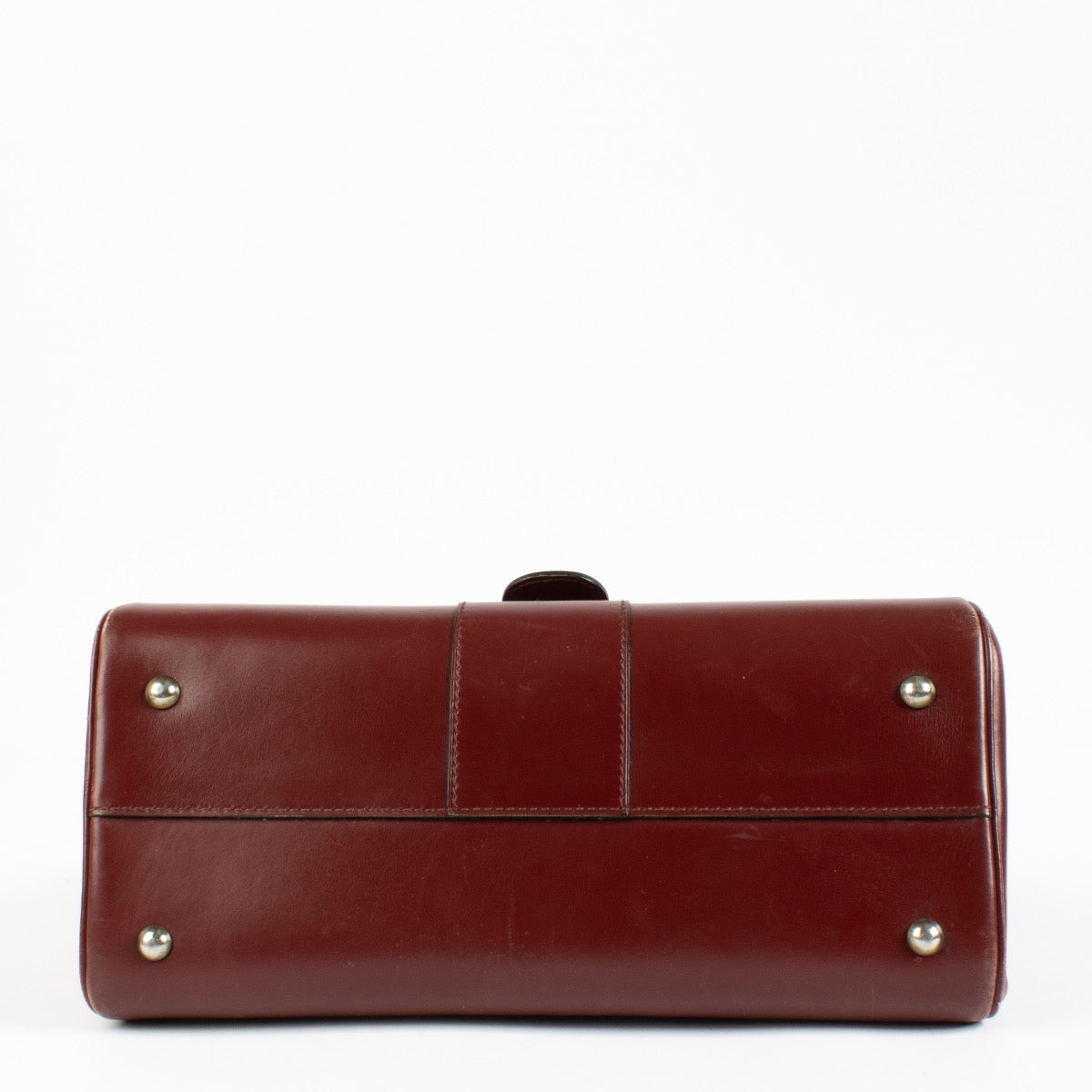 Shop safe online at Labellov in Antwerp, Brussels and Knokke this 100% authentic second hand Delvaux Burgundy MM Brillant