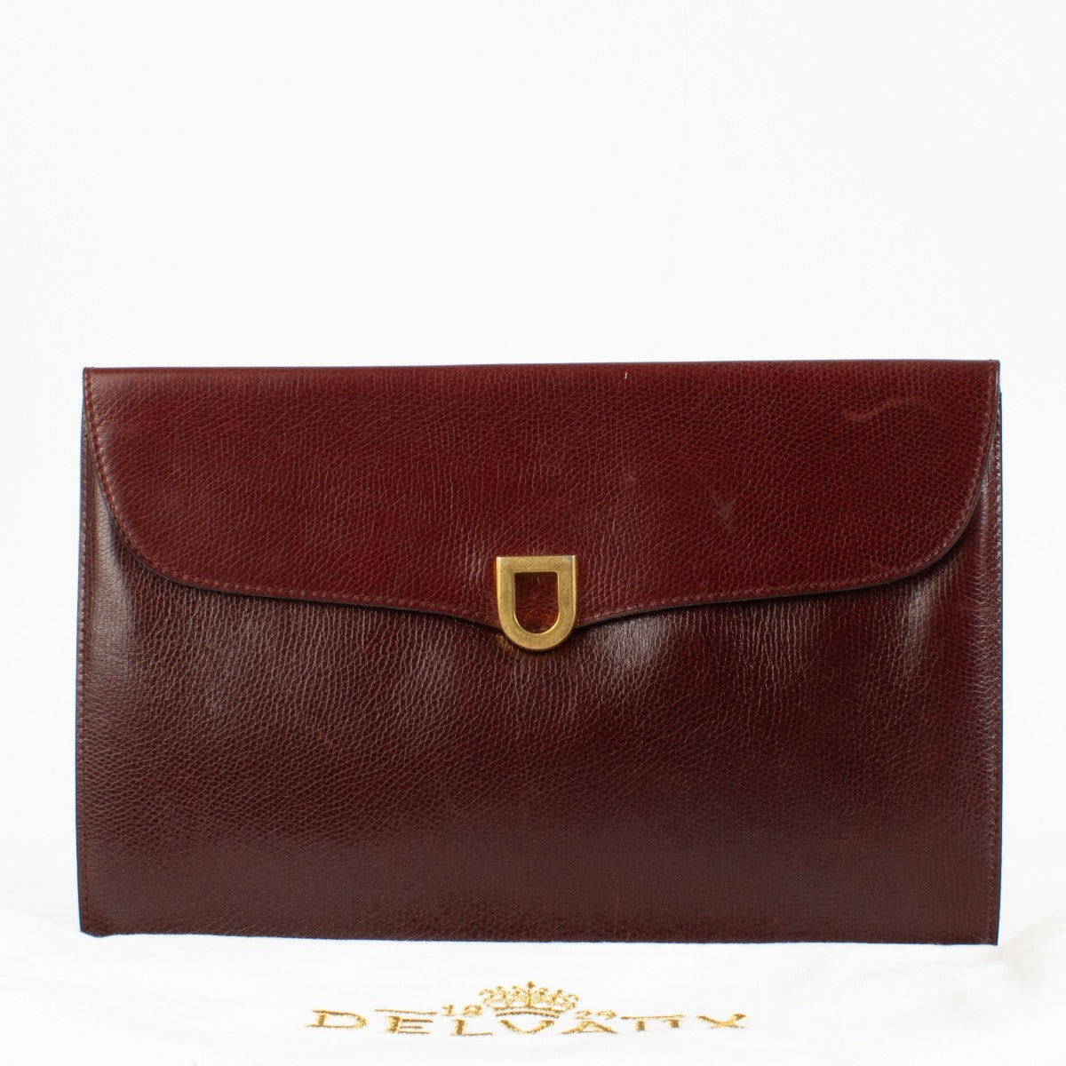 Shop safe online at Labellov in Antwerp, Brussels and Knokke this 100% authentic second hand Delvaux Burgundy Vintage Clutch