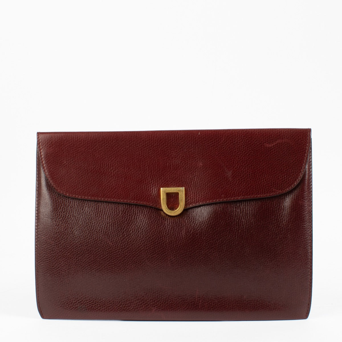 Shop safe online at Labellov in Antwerp, Brussels and Knokke this 100% authentic second hand Delvaux Burgundy Vintage Clutch