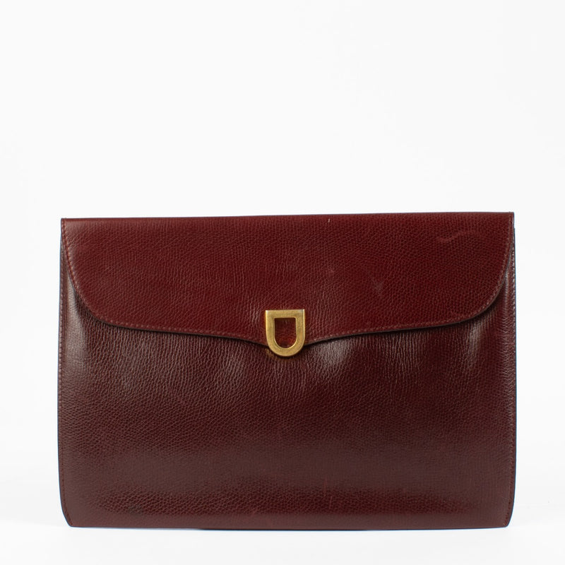 Shop safe online at Labellov in Antwerp, Brussels and Knokke this 100% authentic second hand Delvaux Burgundy Vintage Clutch
