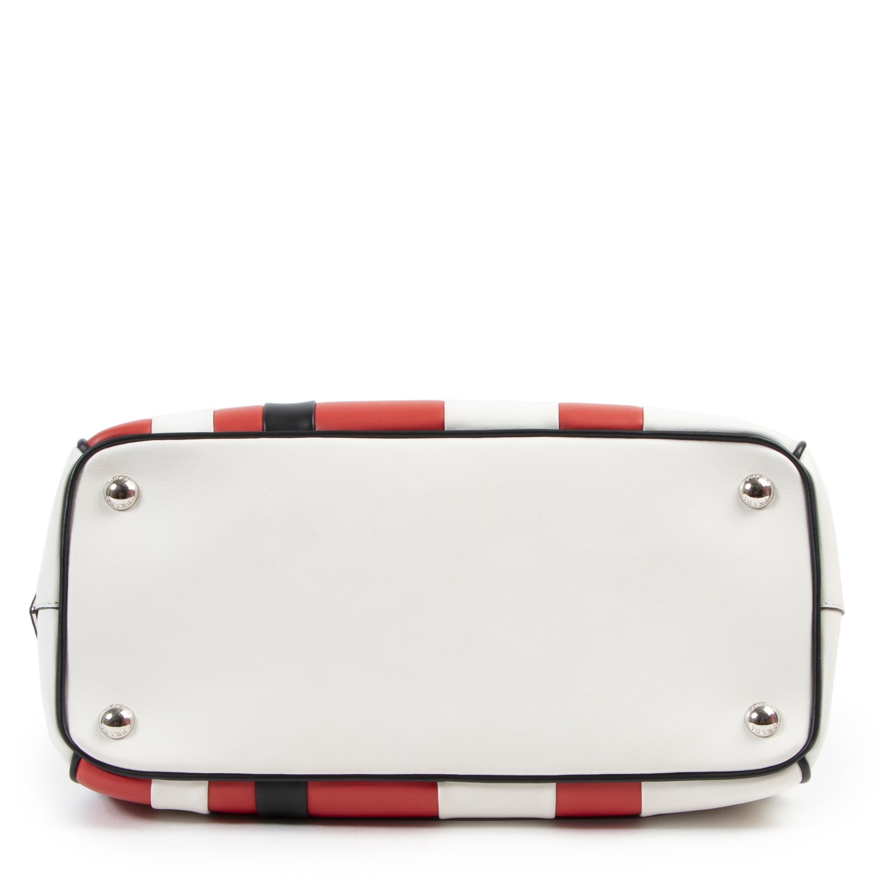 Koop authentieke tweedehands Prada handtassen met juiste prijs bij LabelLOV.
