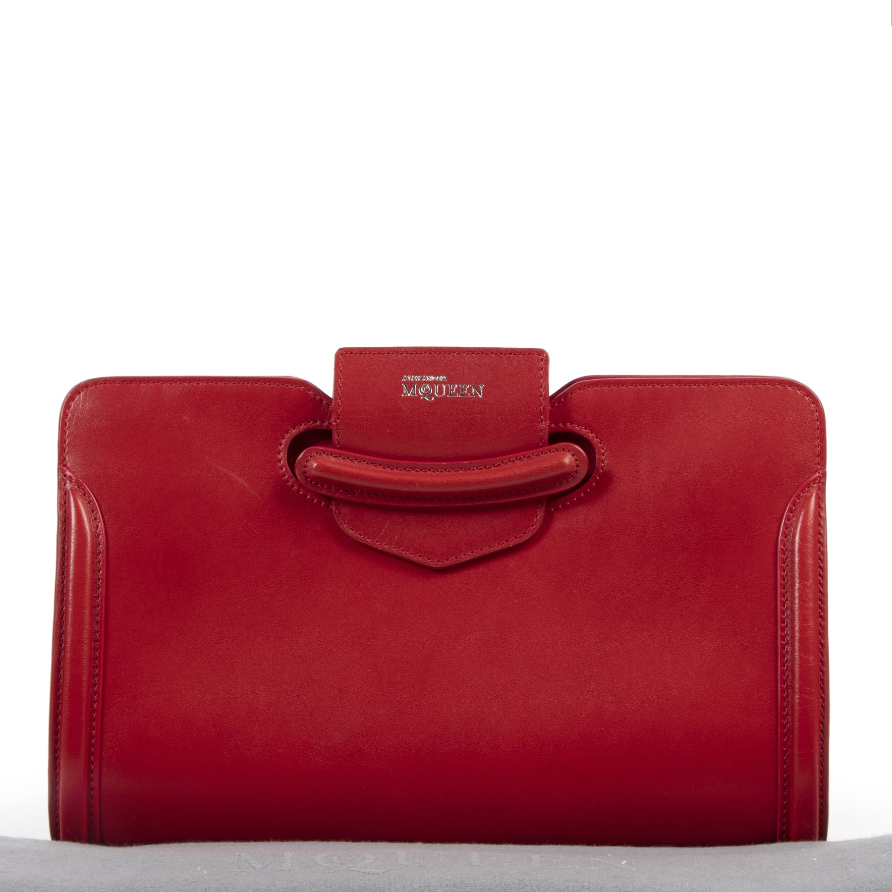 Buy authentic second hand Alexander McQueen clutches with right price at LabelLOV.