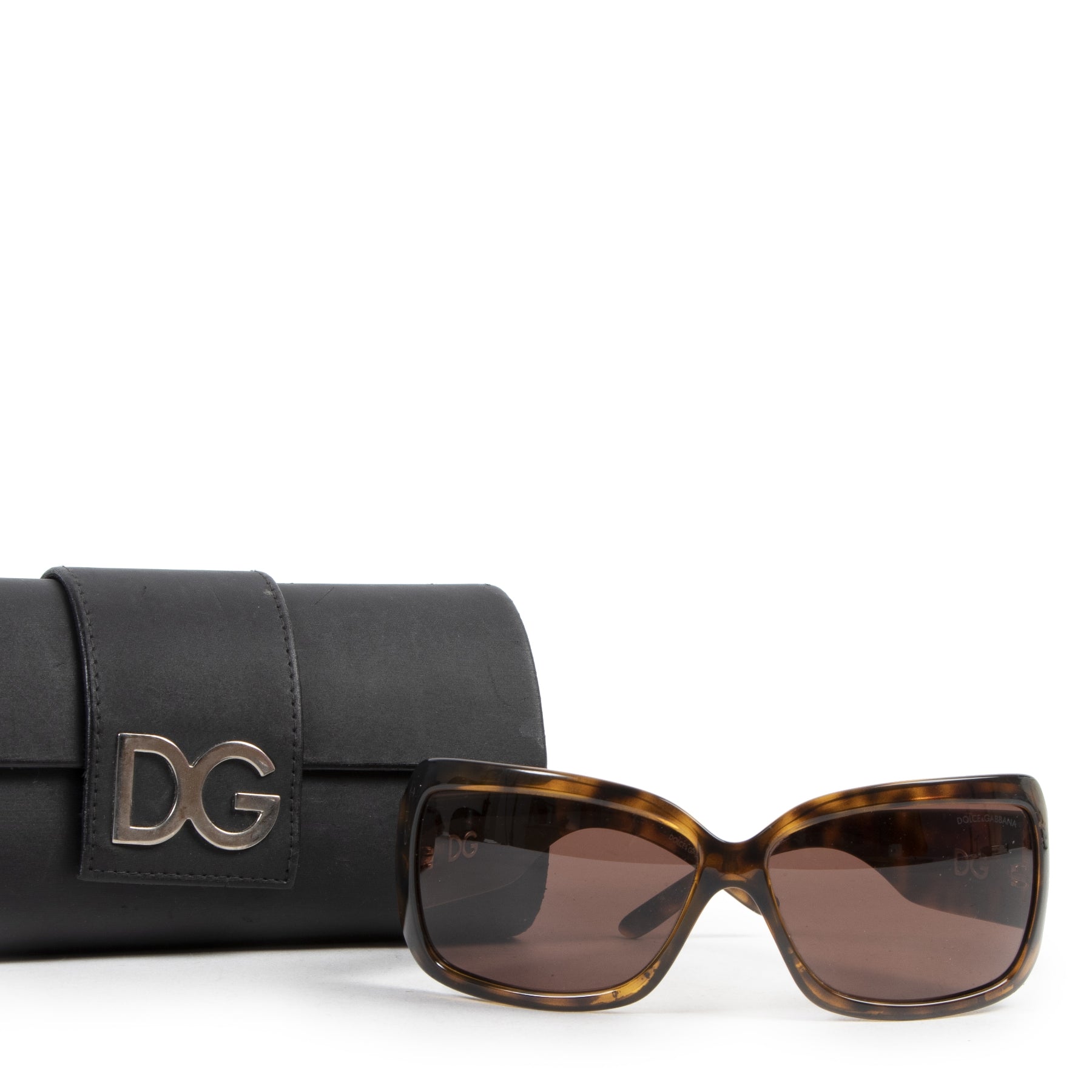 Buy authentic second hand Dolce & Gabbana sunglasses with right price at LabelLOV.