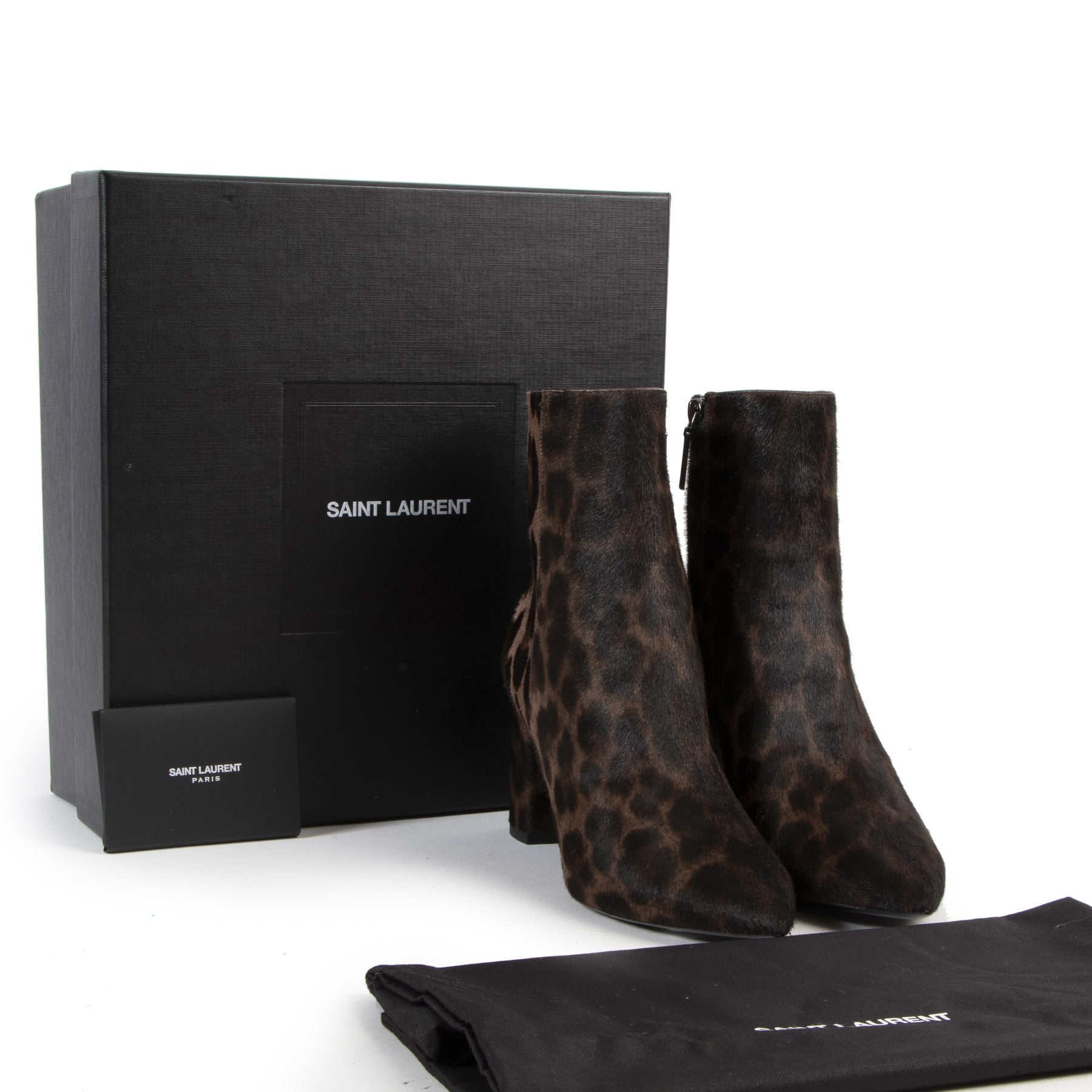 Online tweedehands designer Saint Laurent laarsjes. Betaal veilig en online bij LabelLOV Antwerpen.