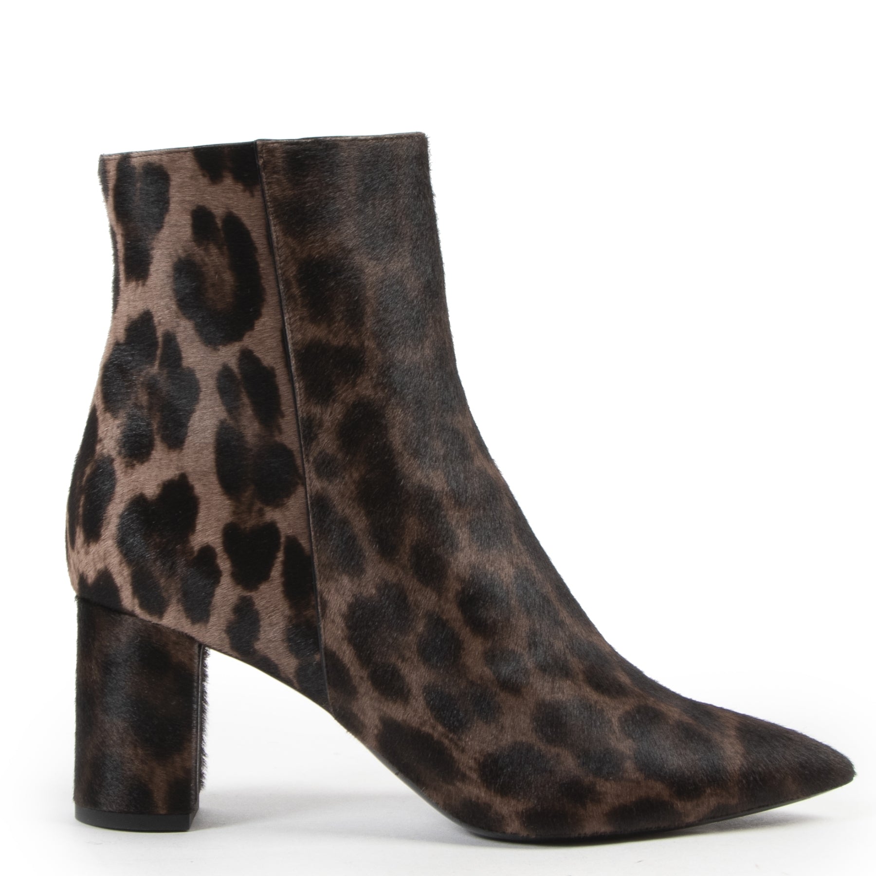Buy preloved Saint Laurent boots at LabelLOV Antwerp.