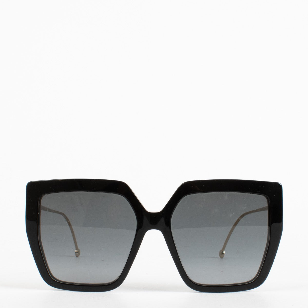 Authentic second hand Fendi Black Sunglasses on Labellov.com