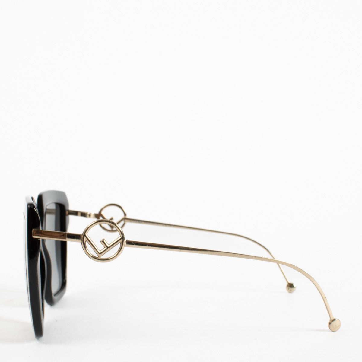 Authentic second hand Fendi Black Sunglasses on Labellov.com