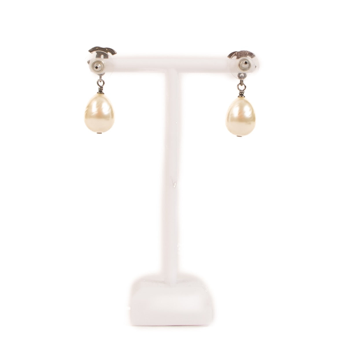 Shop 100% authentic second-hand Chanel Black CC Pearl Earrings on Labellov.com
