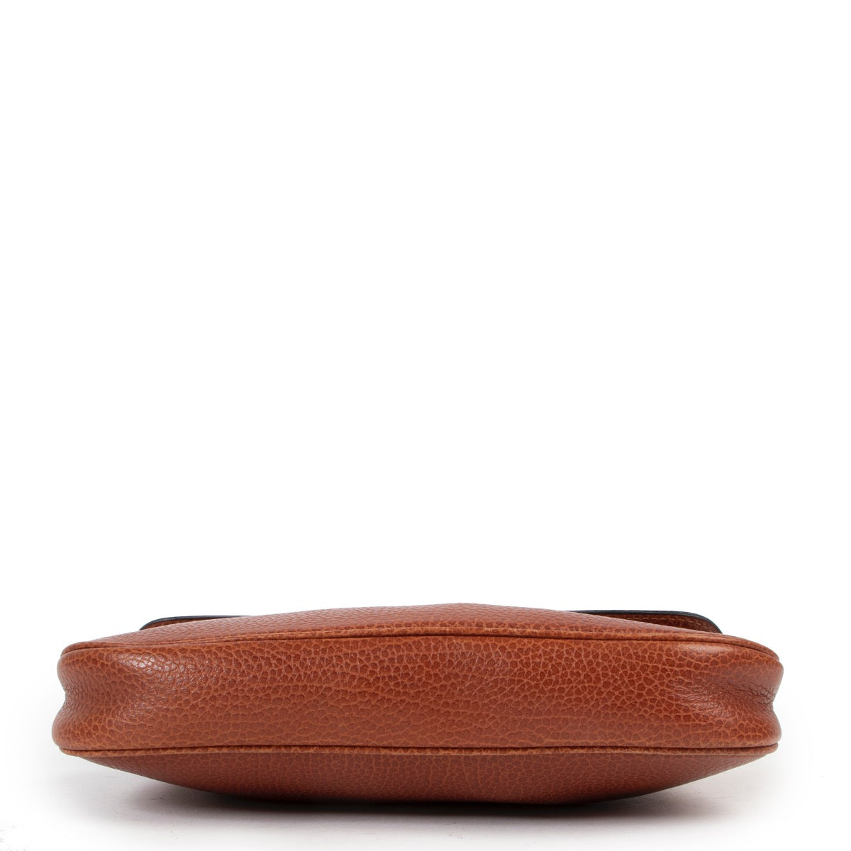 Shop safe online at Labellov in Antwerp this 100% authentic second hand Delvaux Cognac Leather Pouch