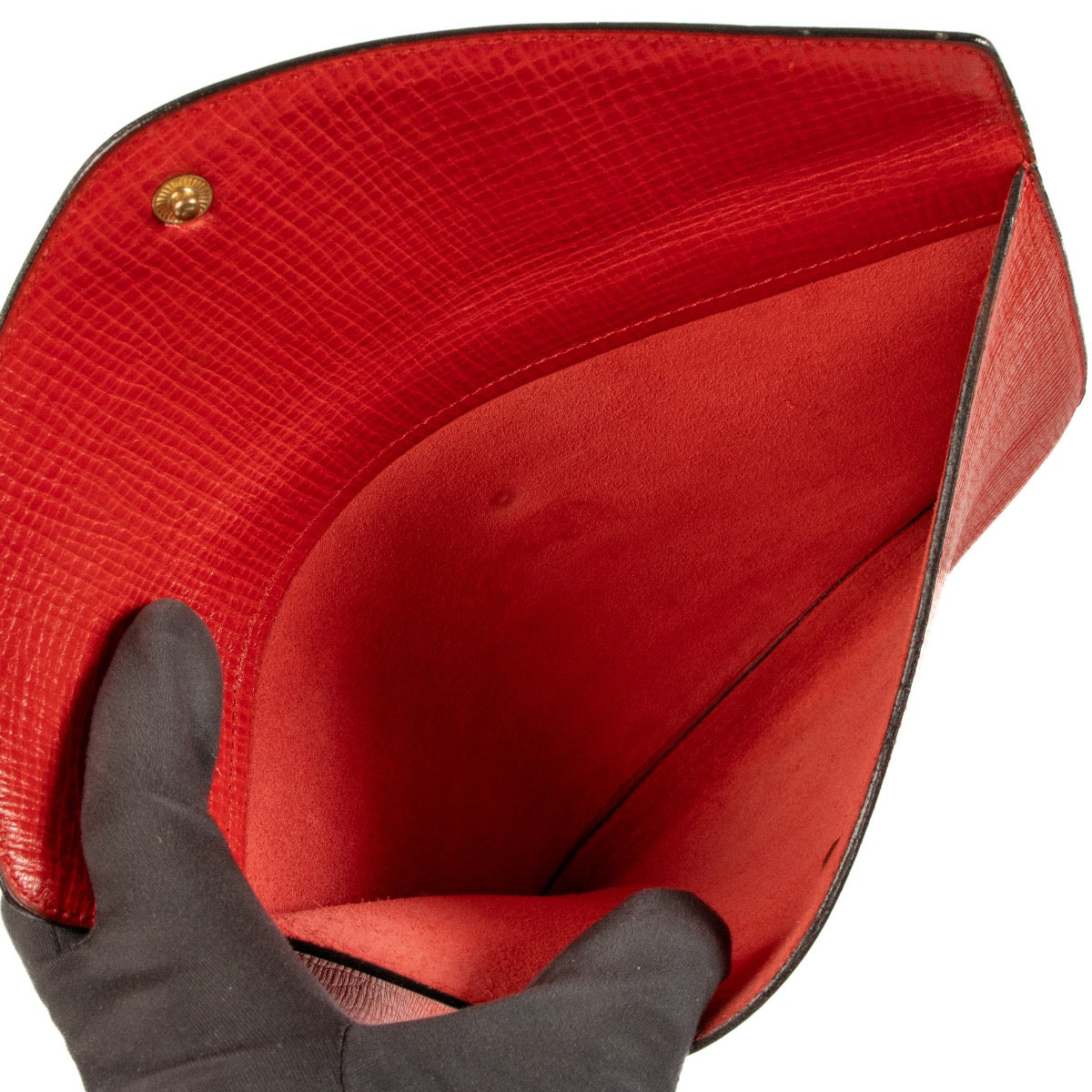 Shop safe online at Labellov in Antwerp, Brussels and Knokke this 100% authentic second hand Delvaux Red Enveloppe Clutch