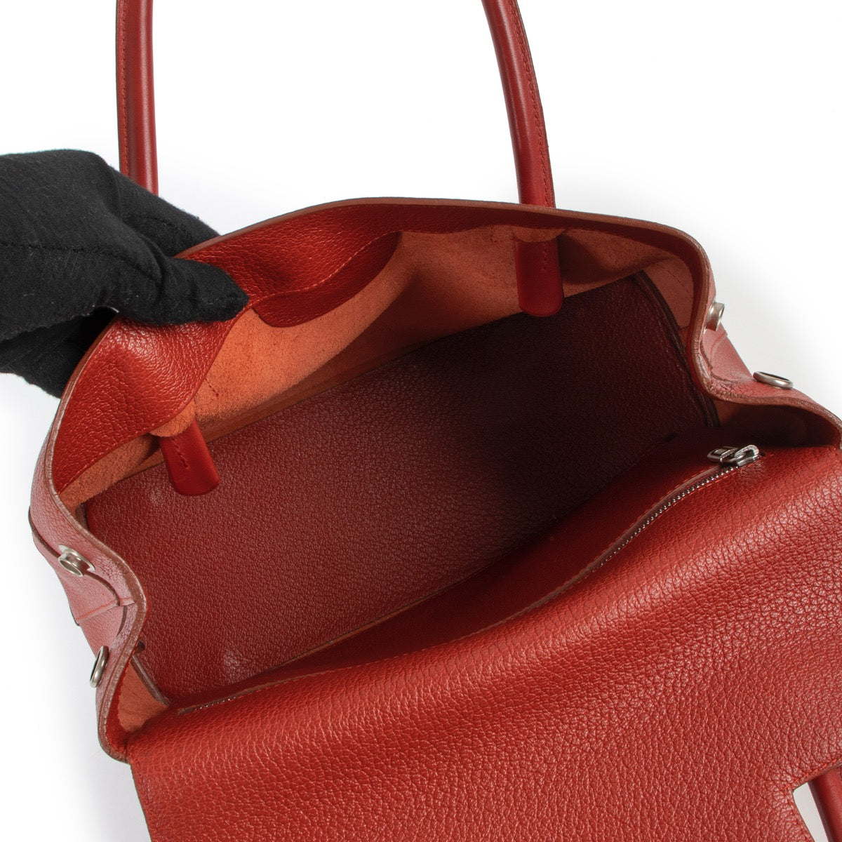 Shop safe online at Labellov in Antwerp this 100% authentic second hand Deux De Delvaux Red Top Handle