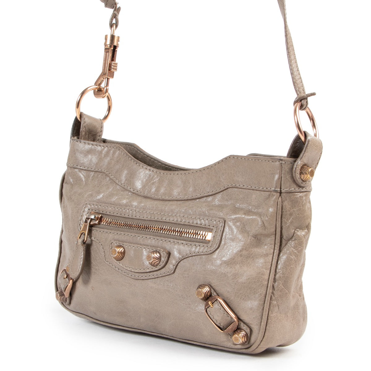 Shop and sell safe online for the best price at Labellov. Shop safe online your secondhand Balenciaga bag.
